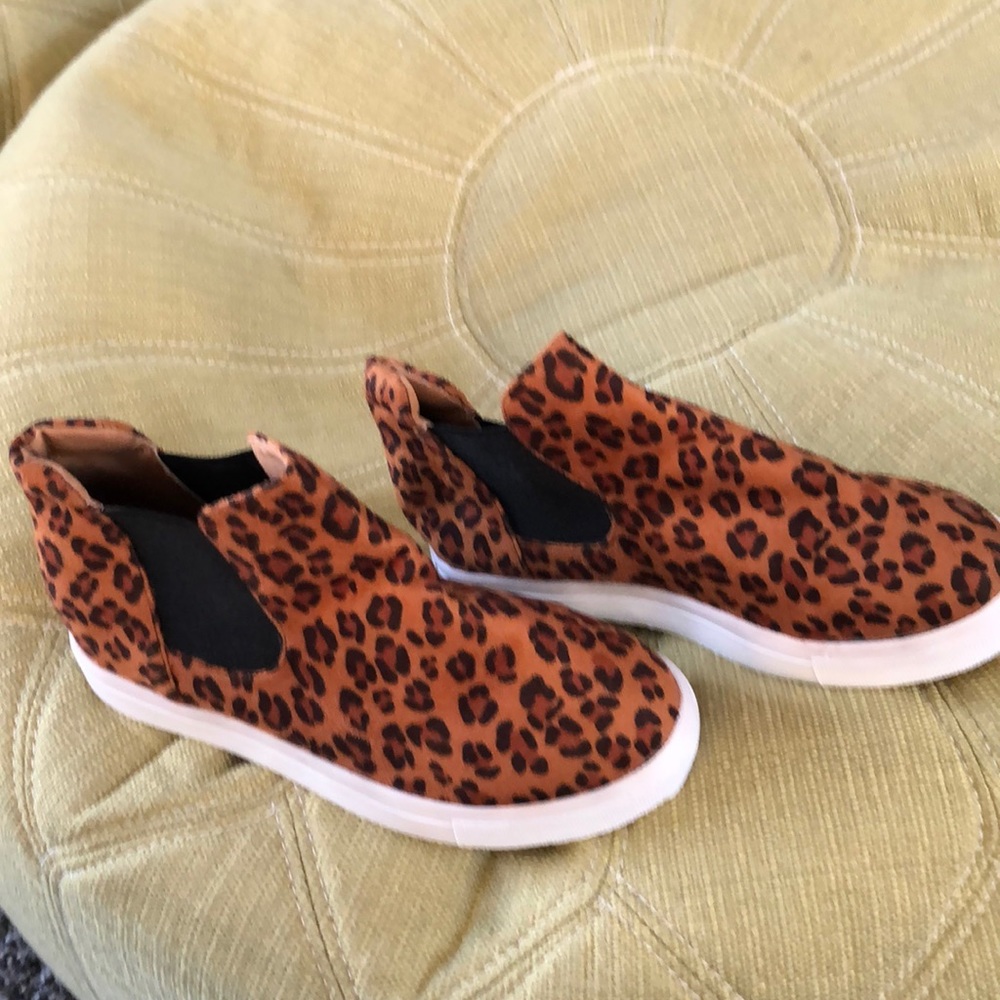 Leopard slip on